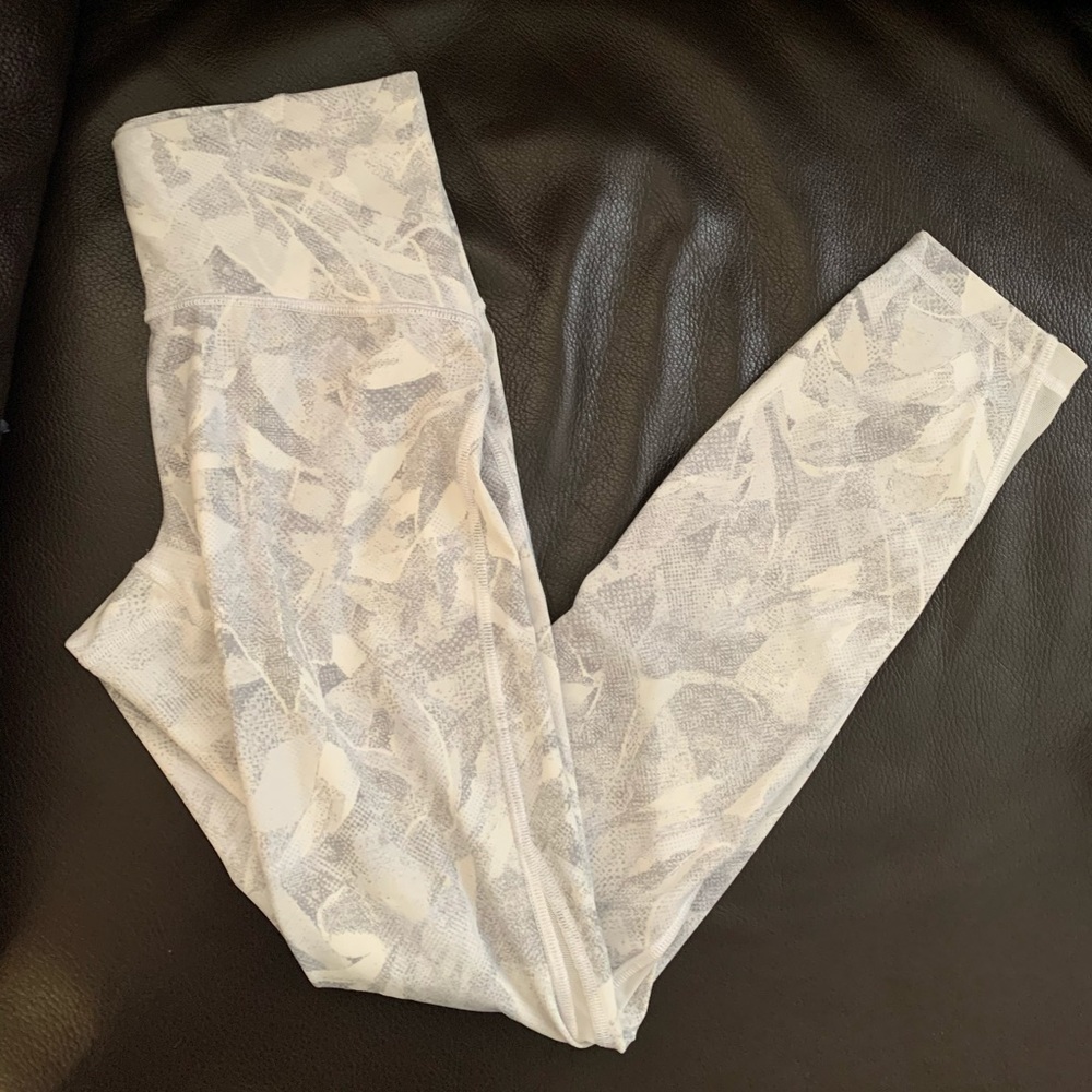 Sz 4 white/grey Lululemon Leggings Palm Camo